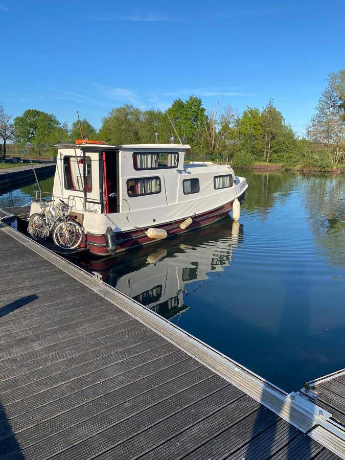 Bateau pour 5 personnes, avec Terrasse à Gannay-sur-Loire