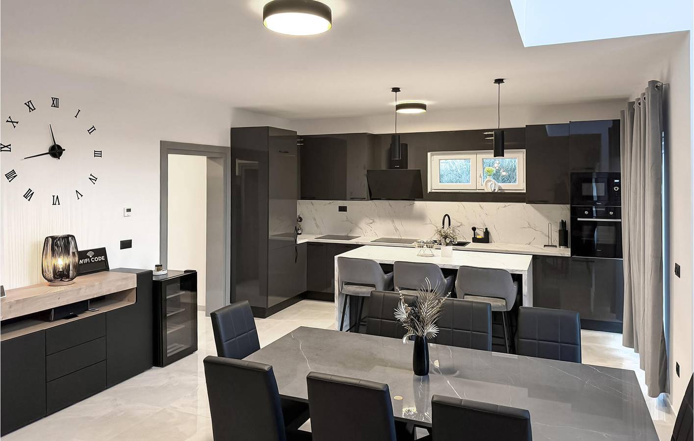 Gemütliche 2-Zimmer-Wohnung mit Terrasse in der Nähe des Flusses Krka und des Prokljansko-Sees in Raslina, Šibenik-Knin