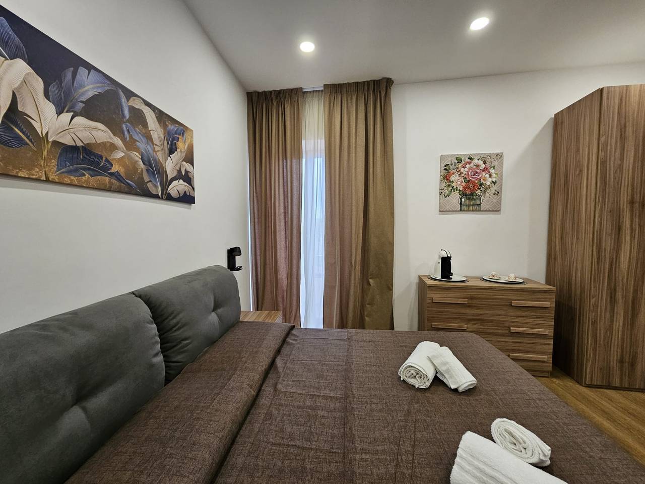 La Darsena Guesthouse Room 2 - by Be Your Home in Civitavecchia, Provincia di Roma