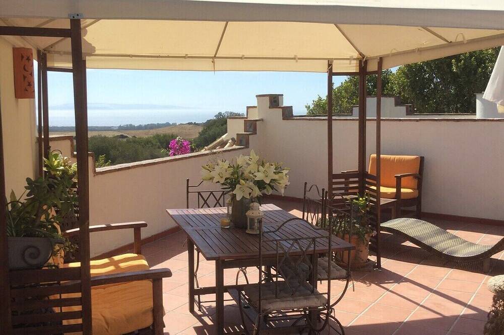 Ganze Wohnung, Romantic apartment, 5 mins from beach with scenic view & 350mbps high speed WiFi in Tarifa, Los Alcornocales