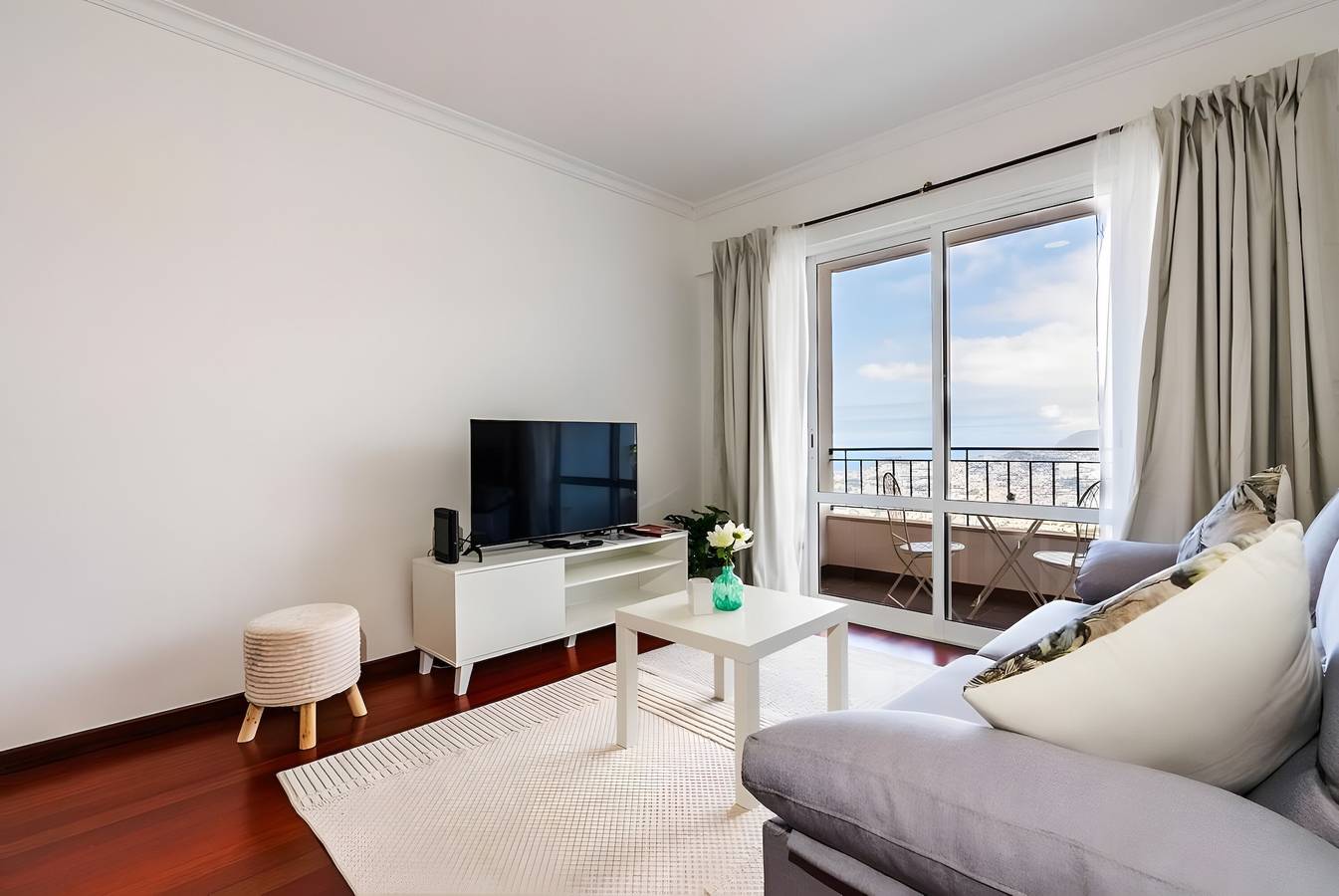 Ganze Wohnung, City Views Apartment Funchal – Geräumige Wohnung mit Blick auf die Stadt in São Gonçalo, Madeira