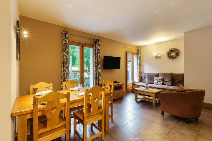 Gîte pour 5 personnes, avec piscine et balcon, adapté aux familles à Vallorcine - 4