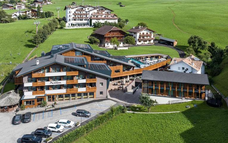 Hôtel pour 4 personnes, avec piscine et jardin ainsi que sauna et vue, animaux acceptés