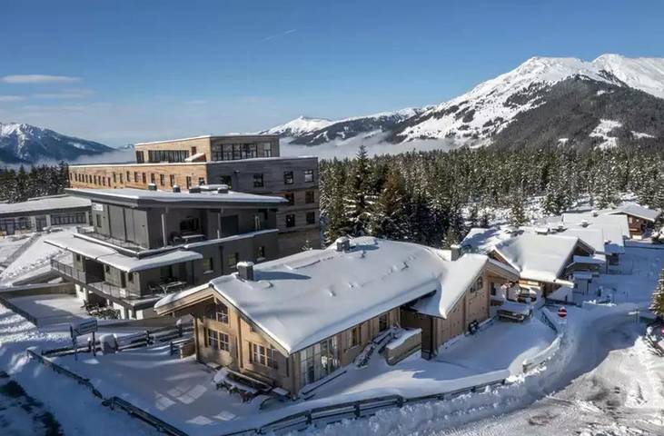 Chalet voor 12 personen, with whirlpool and tuin as well as sauna in Hochkrimml