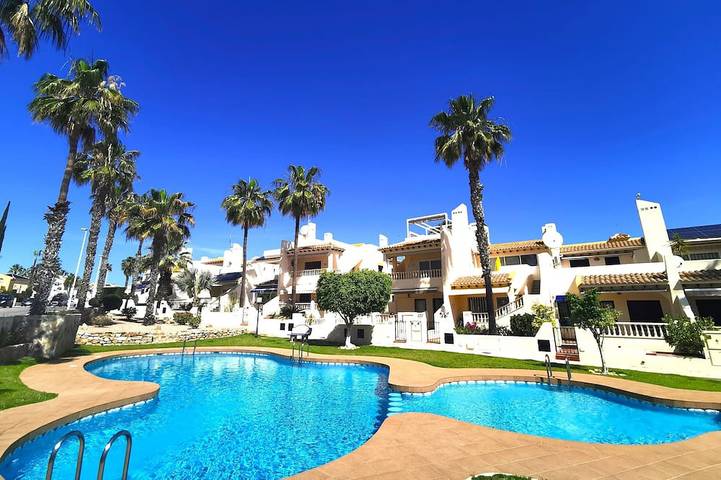 Villa pour 6 personnes, avec piscine et jardin - 1