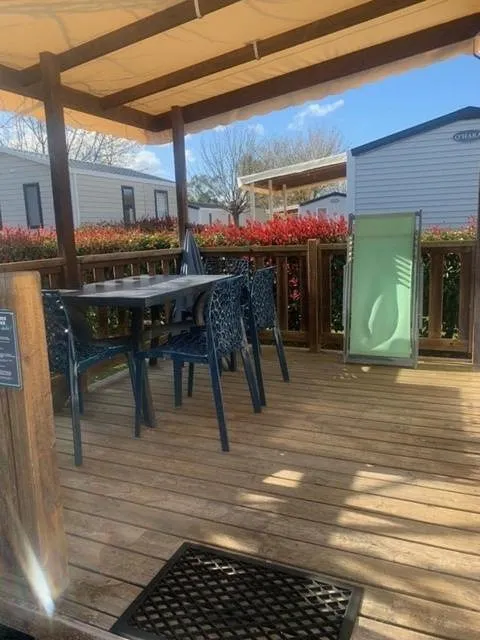 Camping para 2 personas, con jardín además de terraza y piscina - 1