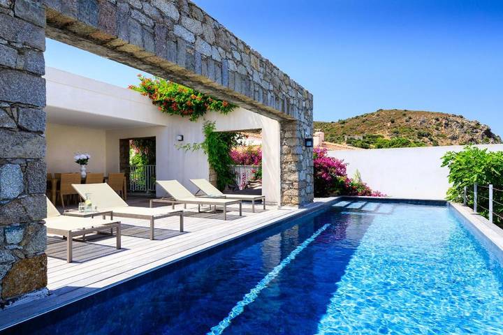 Villa pour 8 personnes, avec Terrasse et Jardin ainsi que Piscine et Sauna à L'Île-Rousse