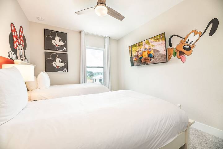Vacation rental for 6 people, with terrace and yard as well as pool and hot tub in Reunion Resort