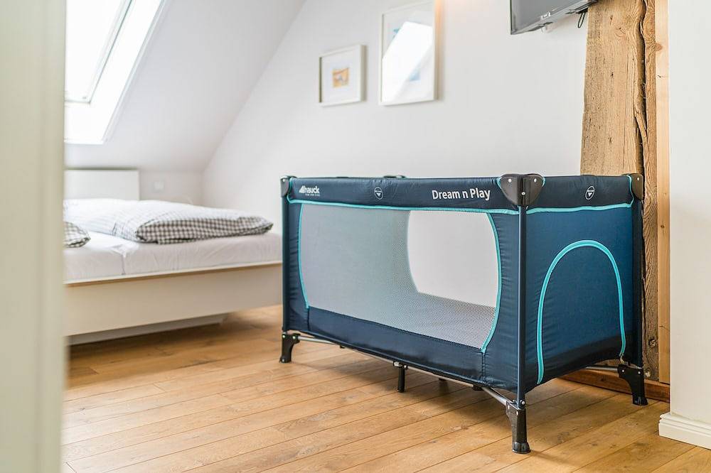 Entire apartment, \"Relaxing vacation at the historic Gulfhof Boomgaarden on the North Sea!\" in Upleward, Krummhörn