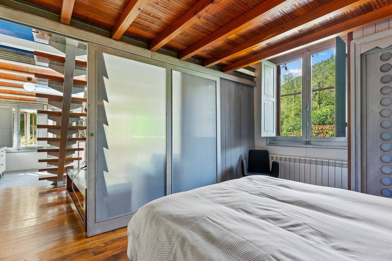 Entire apartment, Zentralclub Vatio Apartment with Mountain Views, Private Terrace and Wi-Fi in Belmonte de Miranda, Cordillera Cantábrica