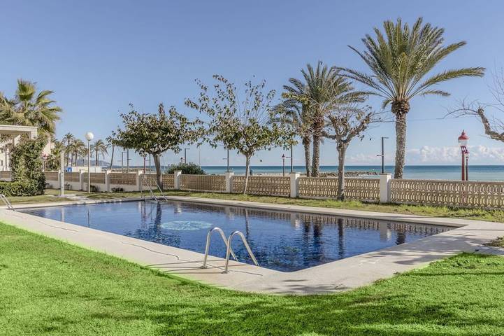 Apartamento de vacaciones para 4 personas, con jardín además de piscina y balcón - 1