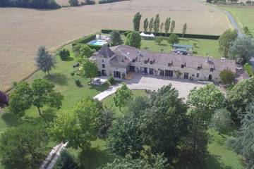 Gîte pour 26 personnes, avec jardin à Sainte-Innocence
