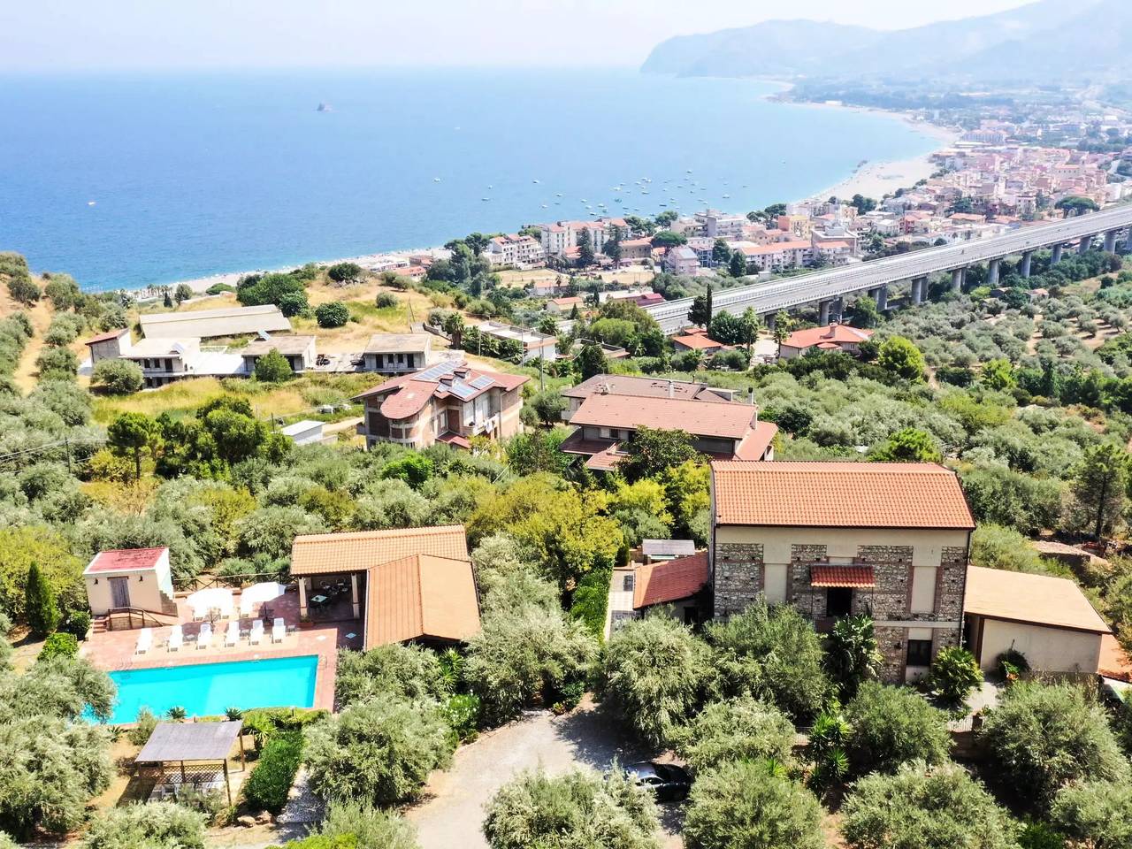 Apartamento entero, 5 estancias 6 personas in Gioiosa Marea, Provincia de Messina