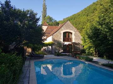 Chambre d’hôte pour 2 personnes, avec vue ainsi que jardin et piscine dans Saint-Sauveur-la-Vallée