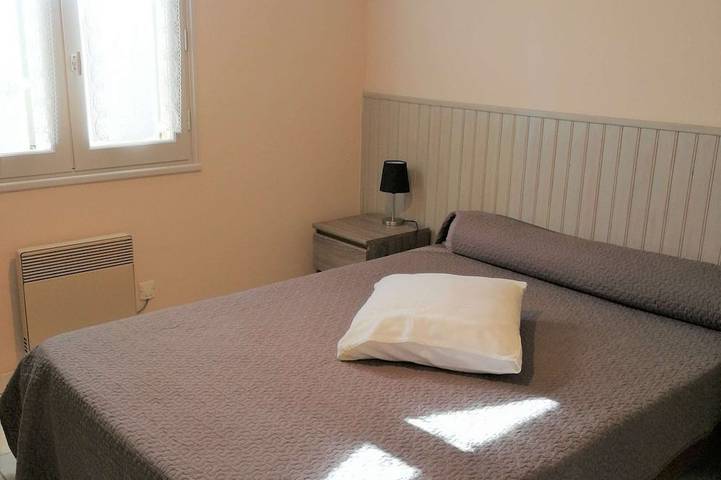 Gîte pour 5 personnes, avec terrasse ainsi que jardin et piscine à Thonac - 2