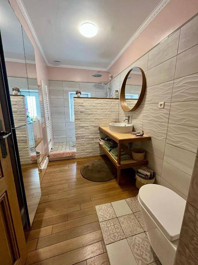 Double Room with Private Bathroom in Essonne
