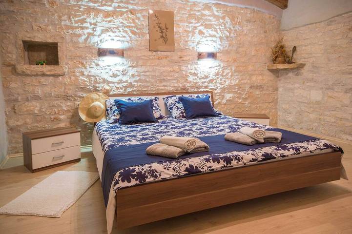 Vollständig umzäunt, privater Pool, komplett klimatisiert, haustierfreundlich in Pazin, Zentralistrien