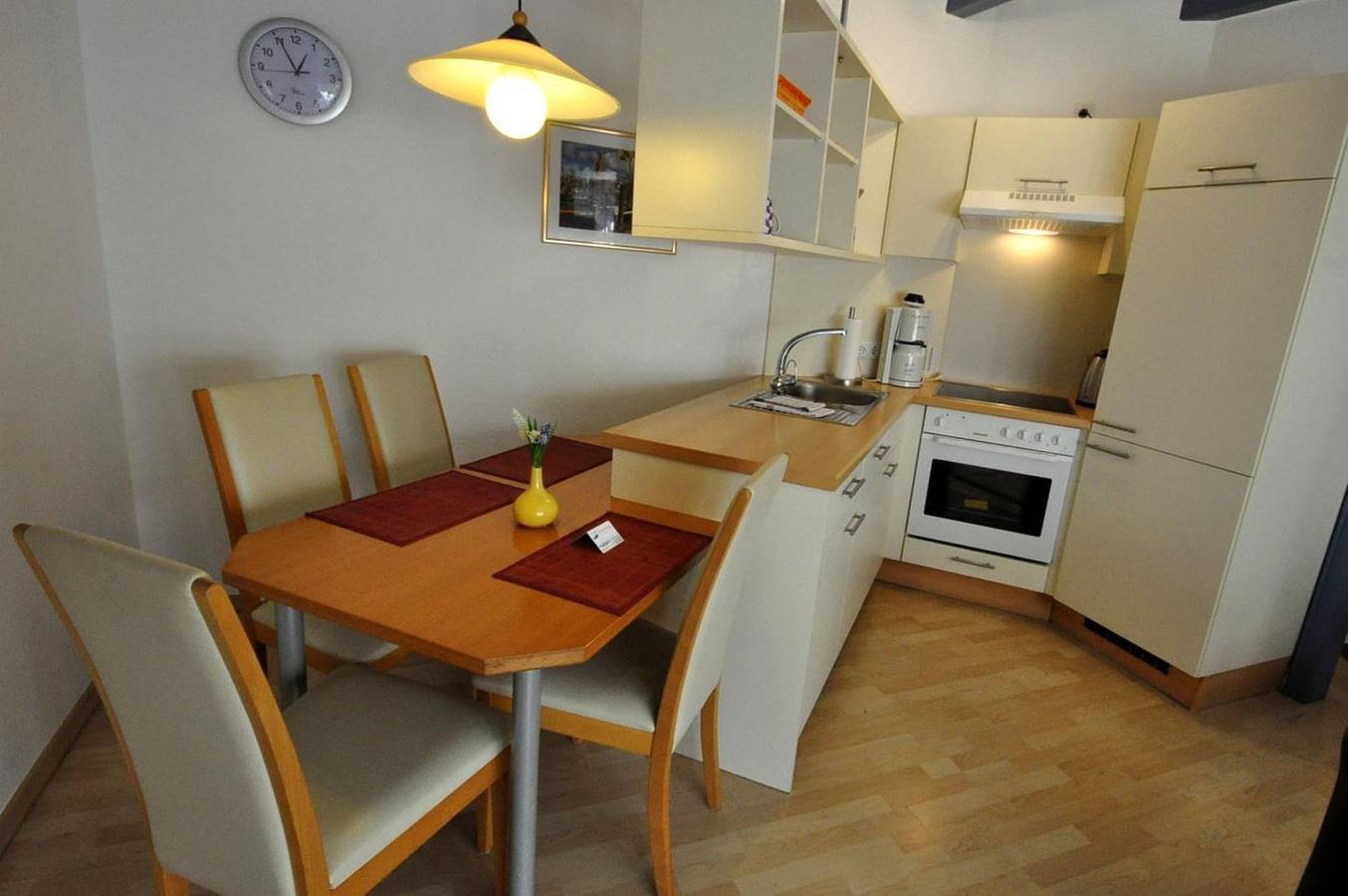 Ganze Wohnung, Ferienwohnung Huus vörd Diek Nelkenweg 4 Wohnung 2 in Neuharlingersiel, Nordseeküste