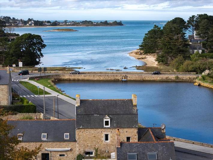 Location de vacances pour 9 personnes, avec Terrasse ainsi que Jardin et Vue dans Plage Penvern