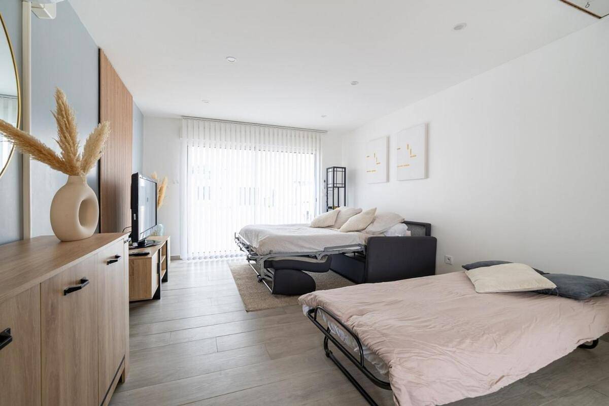 Appartement entier, One-Bedroom Apartment in Port-de-Bouc, Côte méditerranéenne (France)