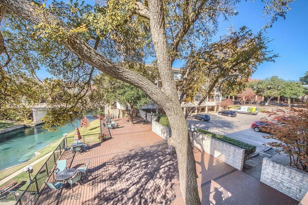 Ganze Wohnung, Inverness 112 right on the Comal River! Schlitterbahn!! Pool & river access! in New Braunfels, Comal County