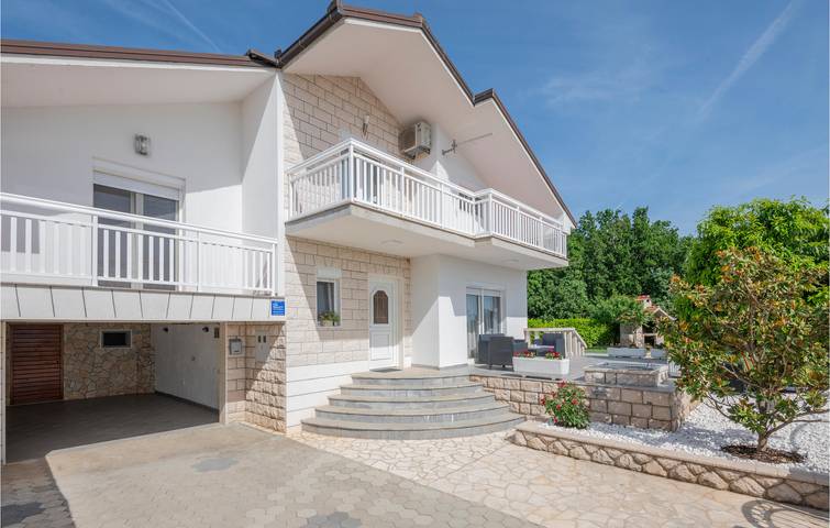 Charmantes Apartment mit 2 Schlafzimmern, Pool, Terrasse und Annehmlichkeiten in Imotski, Makarska Riviera