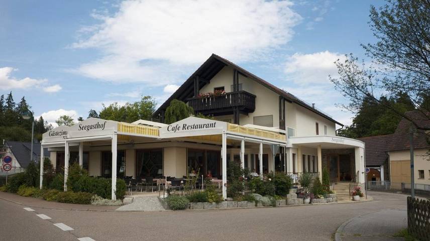 Hotel, mit Terrasse in Utzstetten - 3