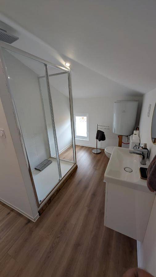 Appartement entier, Charmant T2 Climatisé à deux pas du centre in Lisle-sur-Tarn, Région d'Albi