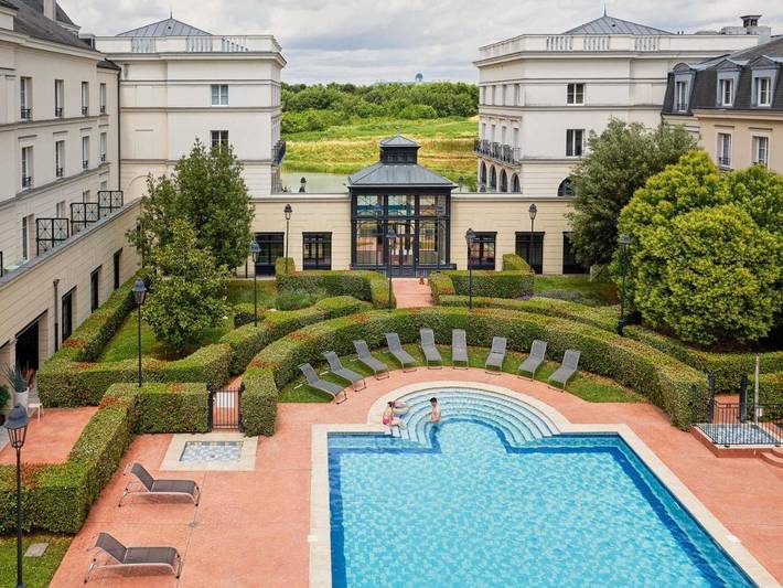 Appart’hôtel pour 2 personnes, avec sauna et vue ainsi que jardin et piscine, animaux acceptés