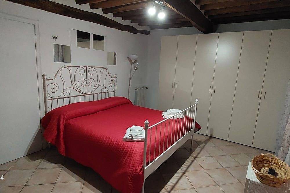 Mountain retreat in Basati, Seravezza—rustic charm, stunning views, near the sea in Seravezza, Italienische Riviera