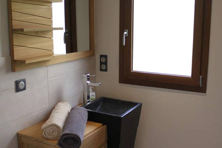 Gîte pour 2 personnes, avec jardin ainsi que jacuzzi et balcon à Viuz-en-Sallaz - 4