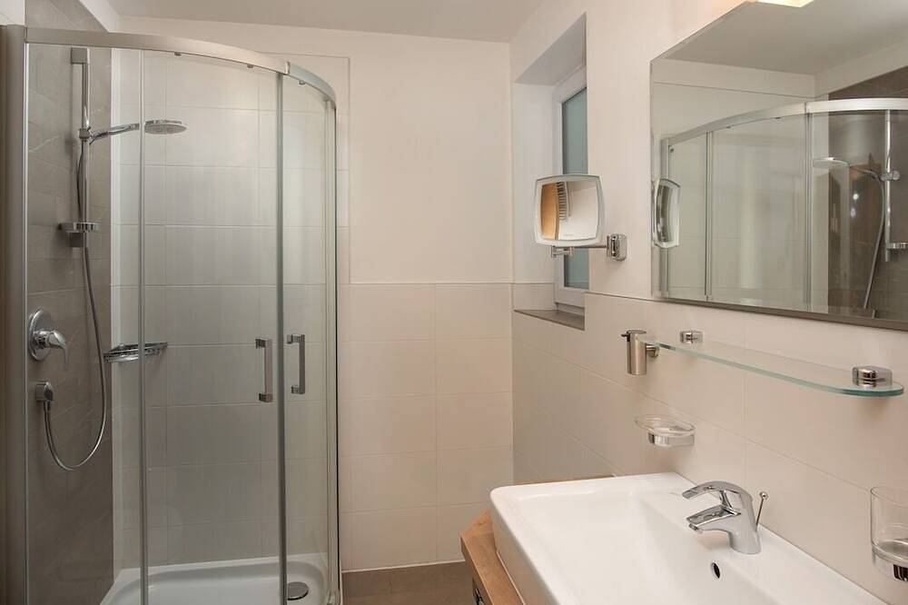 Apartamento entero, Top vacation apartment with garden & terrace, bike room, garage, Cron 4 sauna & pool in Riscone, Brunico