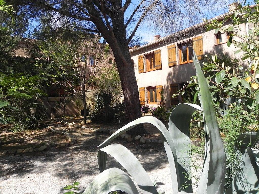 Chambres d'hôtes, Mas des Genêts d'Or, piscine, calme - Bougainvillée in Ortaffa, Côte d'Améthyste