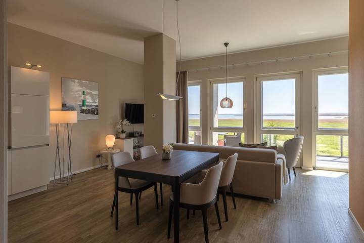 Ferienwohnung für 4 Personen, mit Balkon und Sauna sowie Seeblick in Wustrow