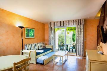 Villa pour 6 personnes, avec sauna et jardin ainsi que piscine et balcon en Camargue