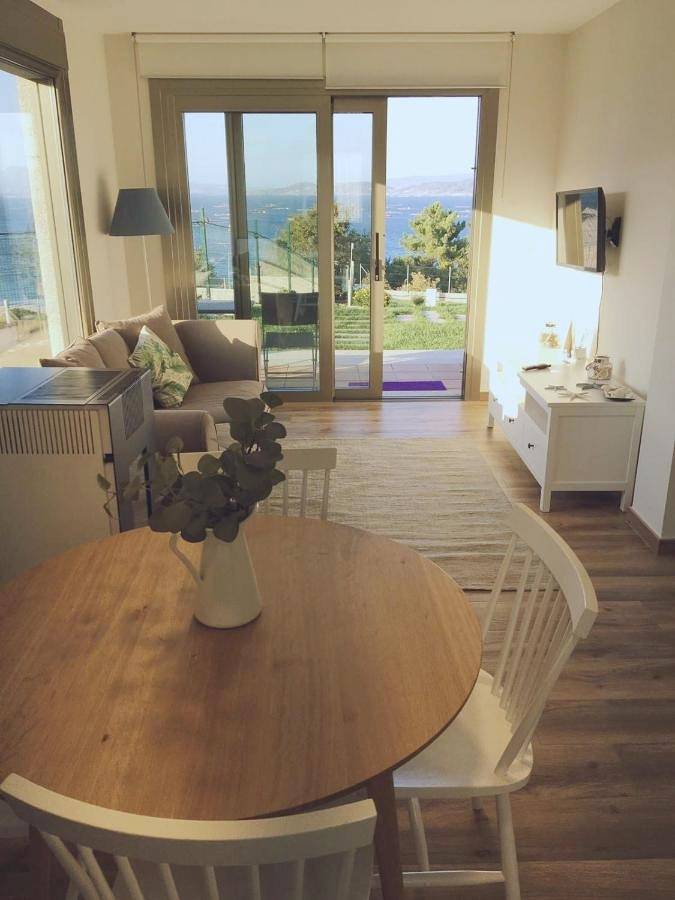 Two-Bedroom Townhouse in Praia de Areabrava (Cangas), Cangas