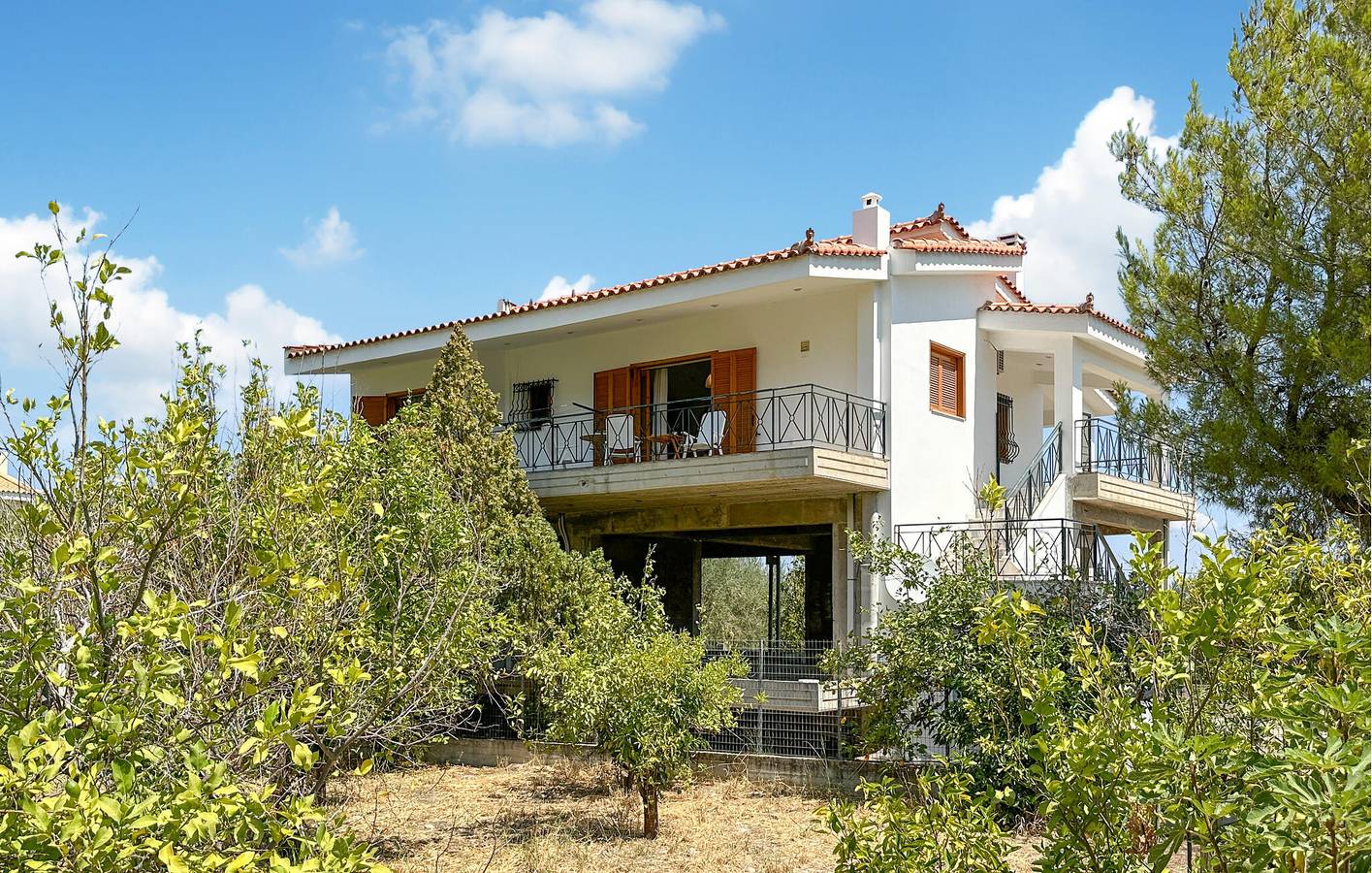 Rückzugsort am Meer mit Bergblick und Gartenterrasse in Korinthia