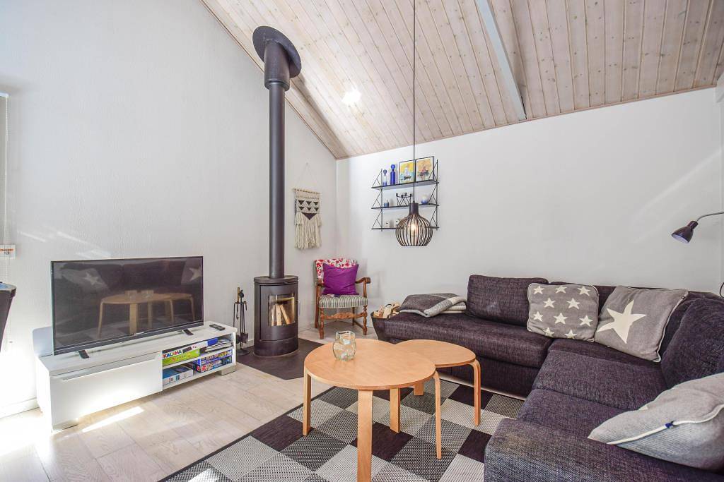 Ruhig gelegenes, süßes Holzhaus auf großem Waldgrundstück in Fjand, Nissum Fjord