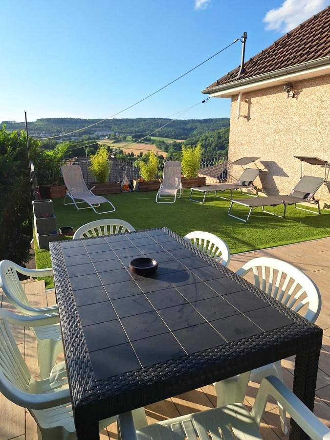 Gîte pour 6 personnes, avec jacuzzi ainsi que jardin et piscine à Baume-les-Dames - 4