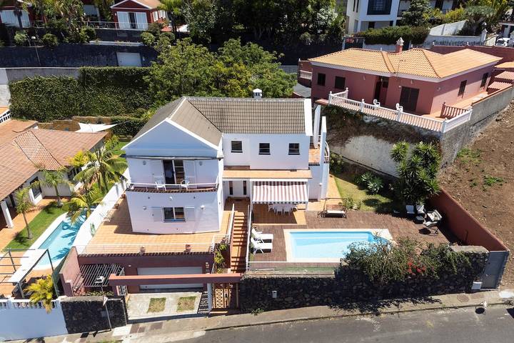Chalet para 6 personas, con terraza además de piscina y jardín, Familias con niños en Tenerife - 2