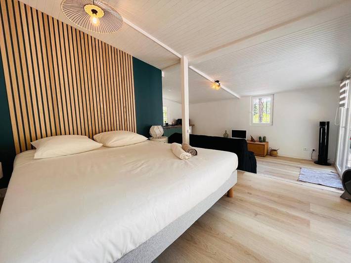 Location de vacances pour 2 personnes, avec terrasse et vue ainsi que piscine et jardin à Garéoult - 3