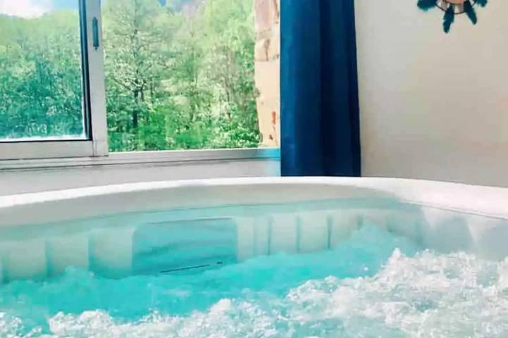 Gîte pour 6 personnes, avec Jacuzzi à Saint-Bonnet-le-Courreau