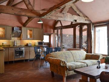 Log Cabin for 4 People in Herefordshire, West Midlands, Photo 3