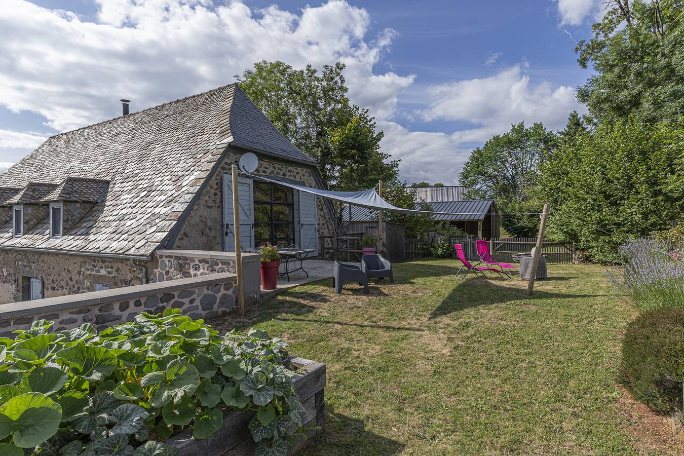 La Petite Escale du Pouget - Chambre la Grise in Pailherols, Région d'Aurillac