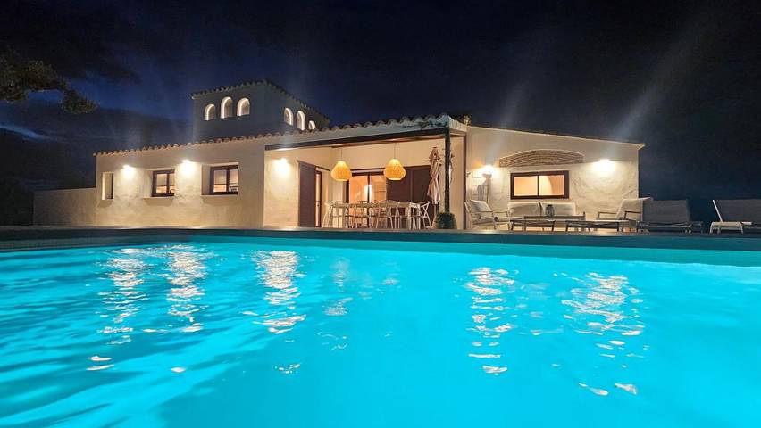 Chalet para 8 personas, con jardín además de vistas y piscina en Delta del Ebro