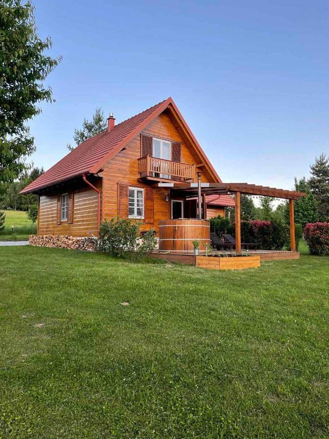 Ferienhaus für 5 Personen, mit Balkon und Terrasse sowie Whirlpool und Garten