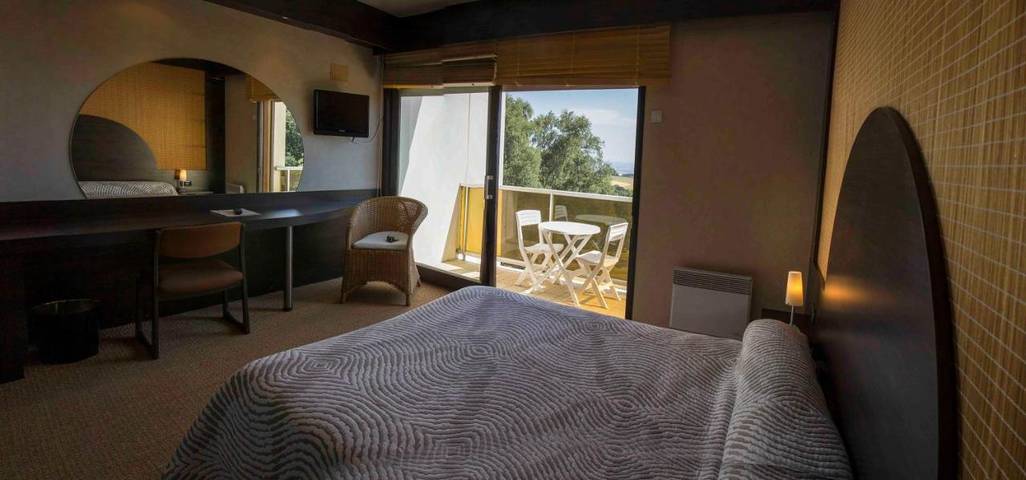 Hôtel pour 5 personnes, avec vue ainsi que jardin et piscine, animaux acceptés à Baraqueville - 4