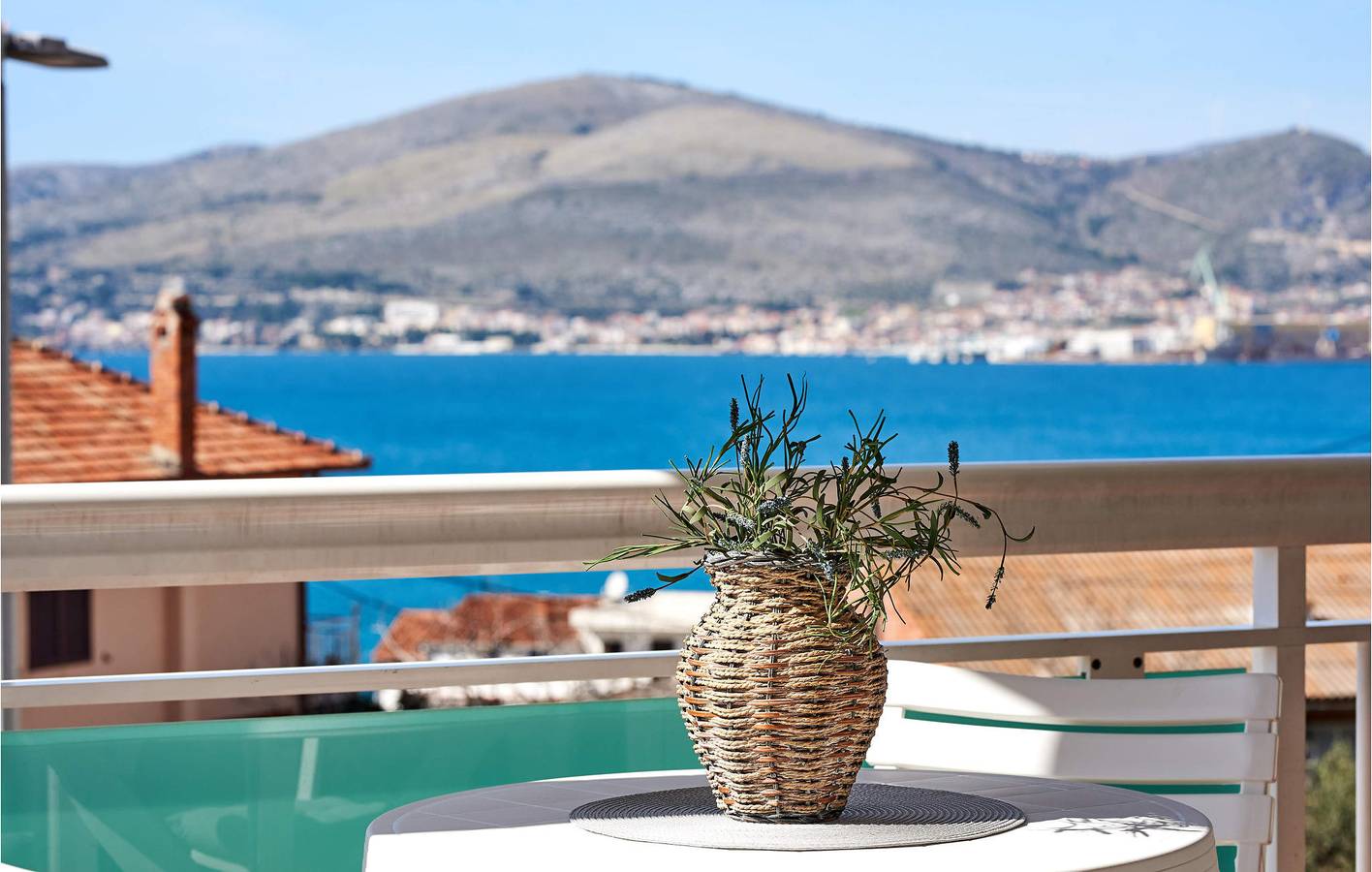 Ganze Ferienwohnung, Ferienwohnung für 4 Personen mit Terrasse in Okrug Gornji, Ciovo