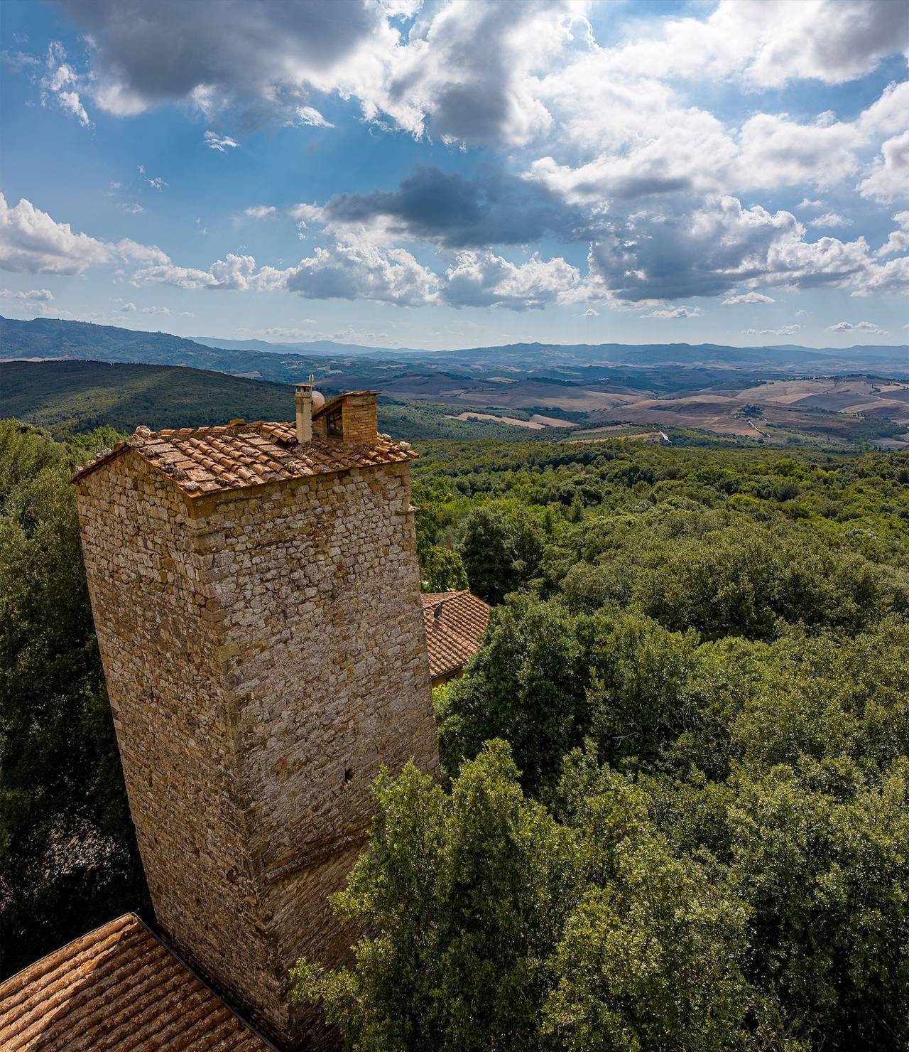 Villa Linchiano with Historic Tower and Private Pool in Gambassi Terme, Florence Province