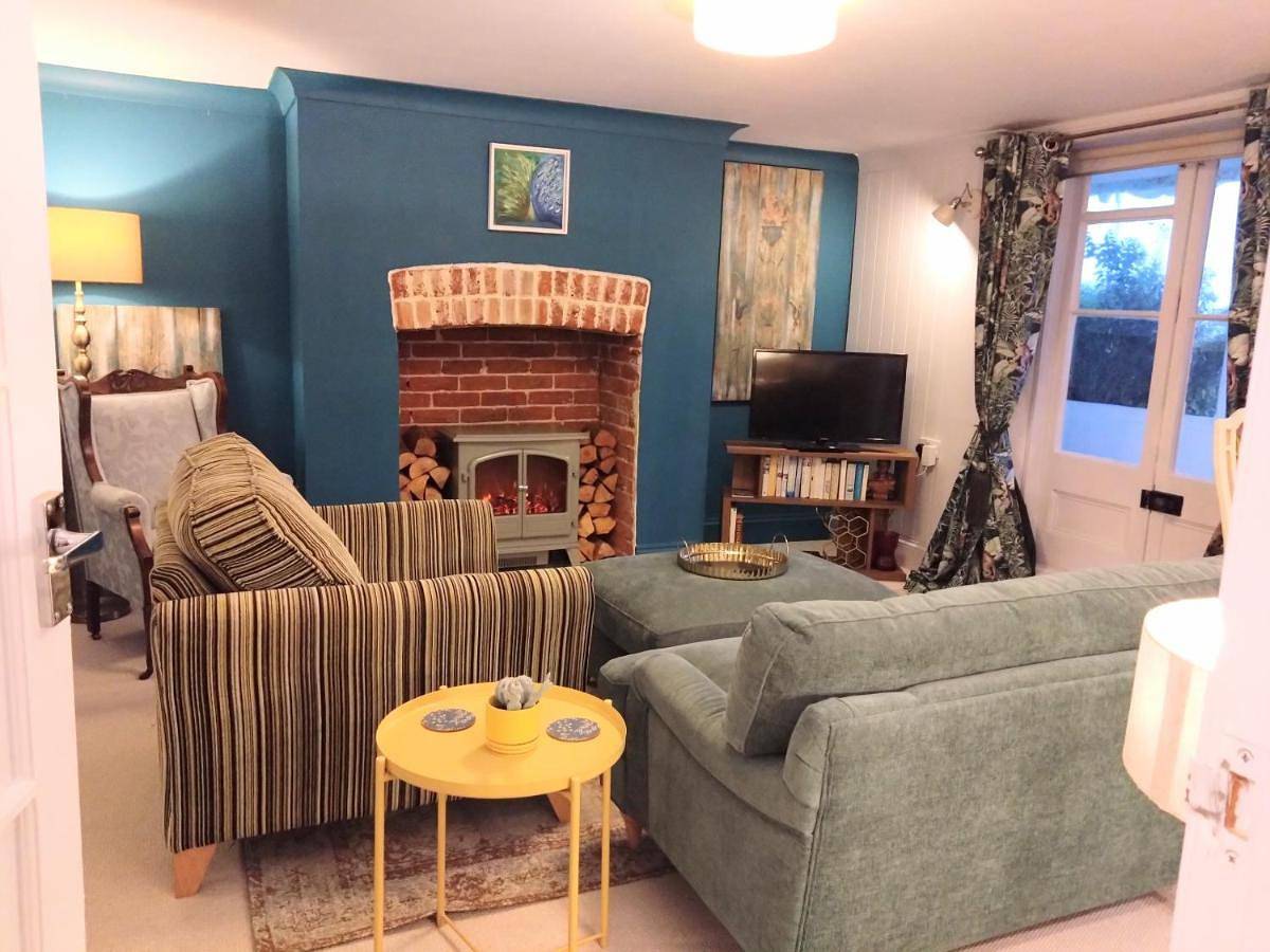 Entire apartment, Beachfront Studio Apartment in Felixstowe, Suffolk